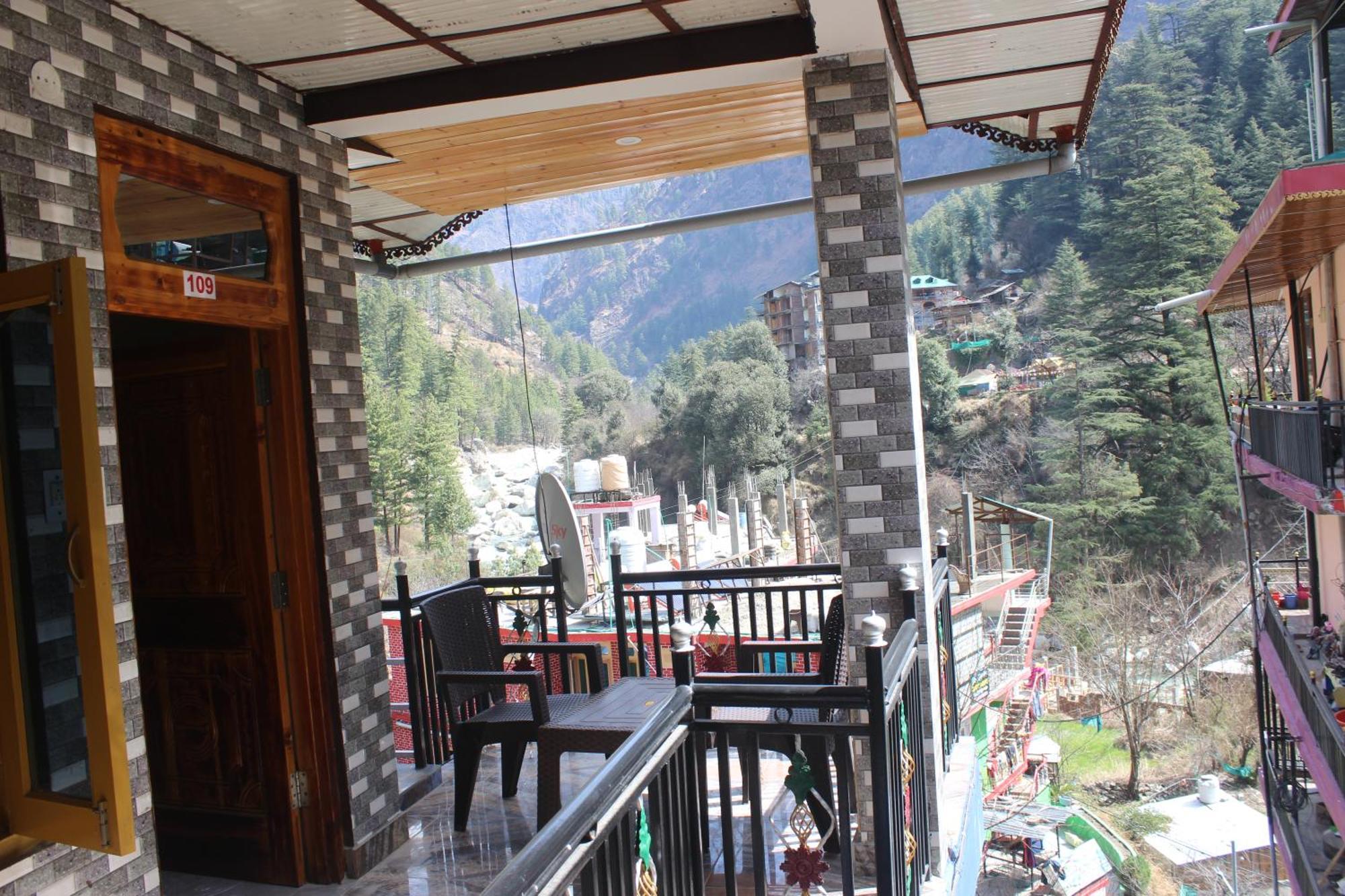 Moonlight Guest House Kasol Bagian luar foto