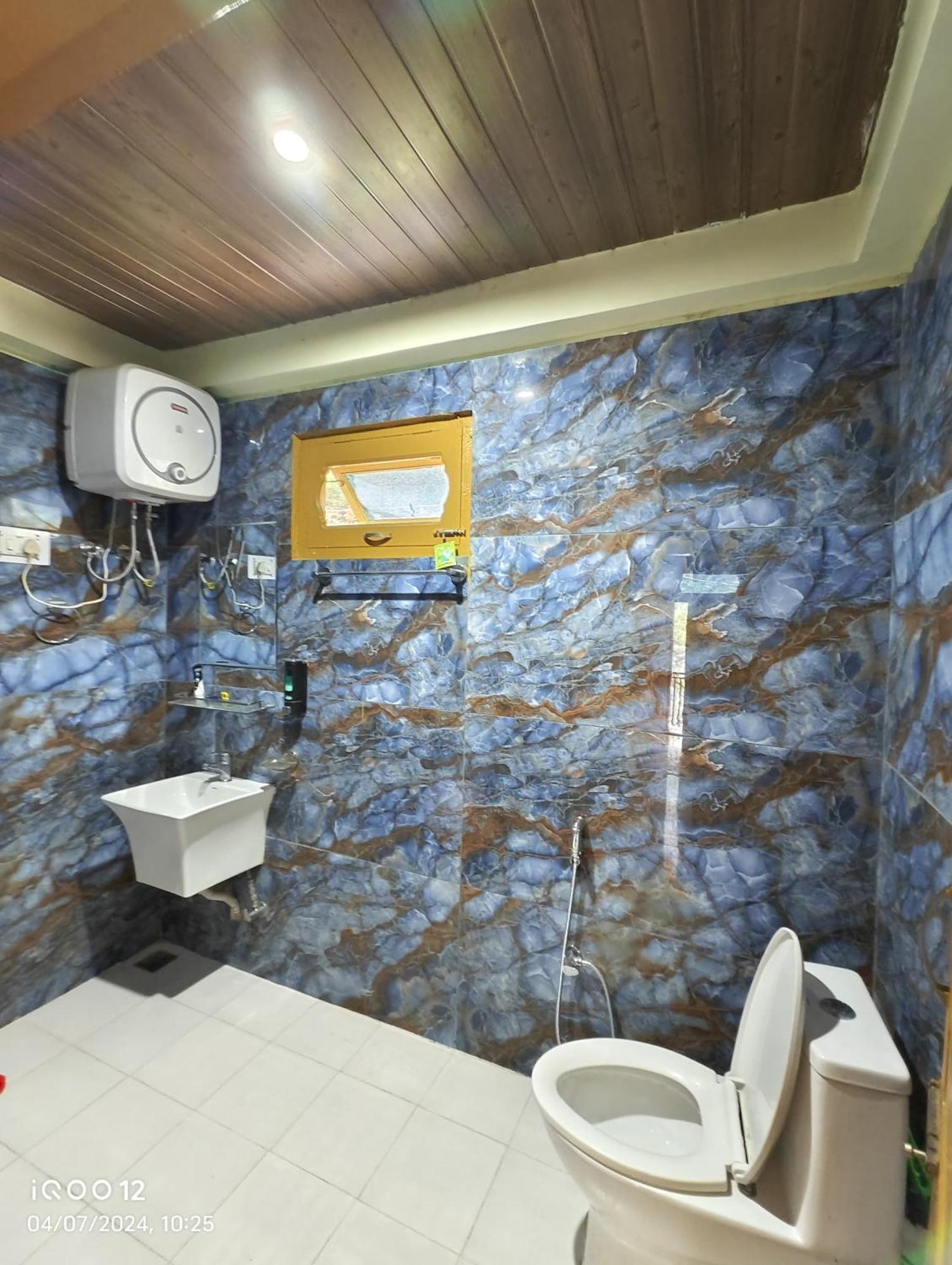 Moonlight Guest House Kasol Bagian luar foto
